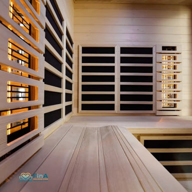 Innenansicht der Infrarotkabine VITALhome Sunlight 155 Ecke mit Carbon- und Magnesiumstrahlern für tiefenwirksame Wärme.