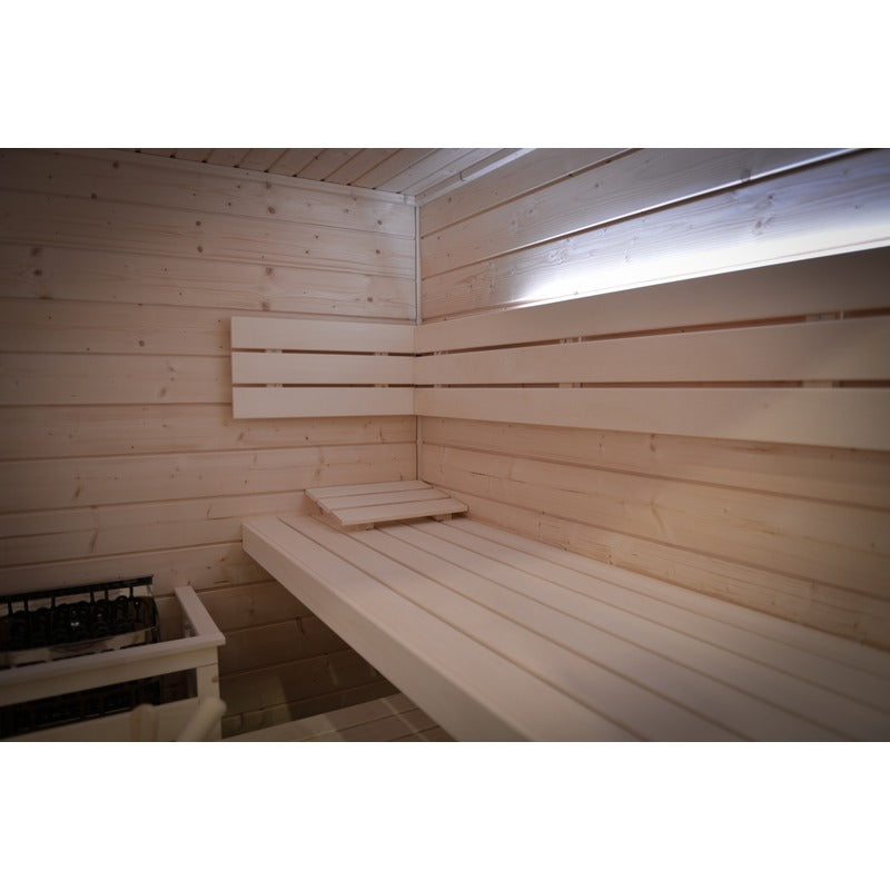 Draufsicht auf die FinA Wellness Frieda Sauna mit Glasfront und heller Holz-Inneneinrichtung