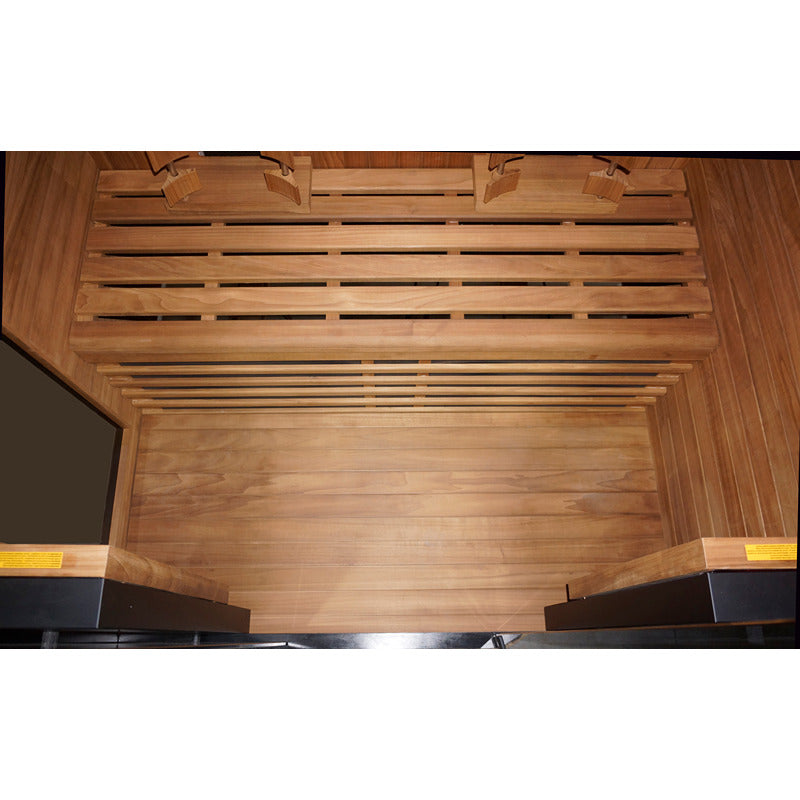 Vogelperspektive auf die Holzsitzbank und den Bodenbereich der Infrarotkabine – klare Linienführung im Innenraum