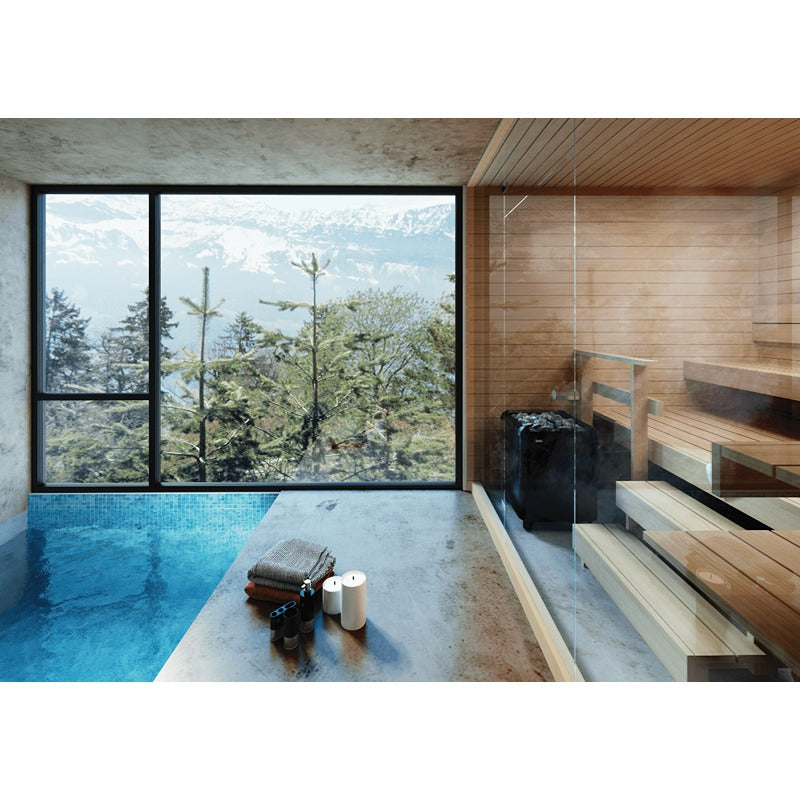 Luxuriöser Wellnessbereich mit Helo Laava Saunaofen und Pool vor Bergkulisse