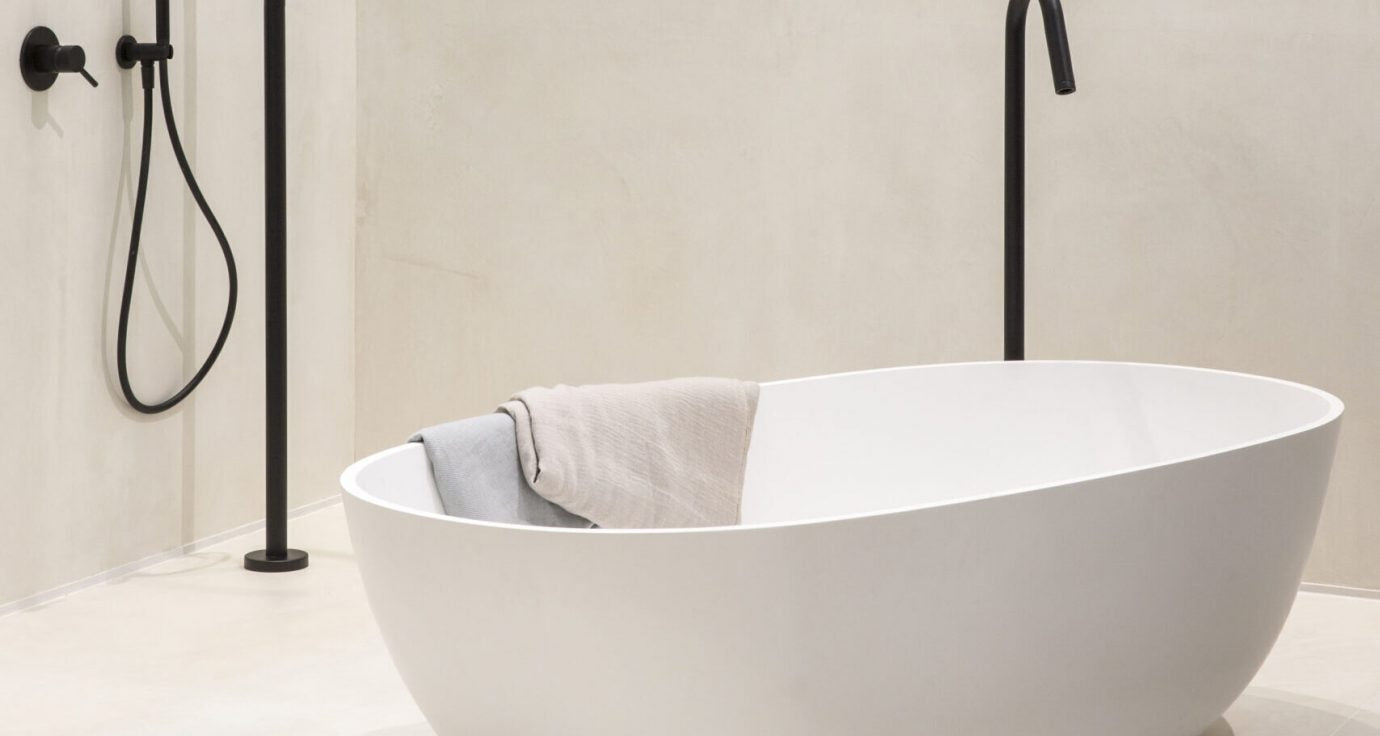 JEE-O slimline 01 Standarmatur in einem modernen Spa-Badezimmer – ideale Lösung für Hotels und Architektenprojekte