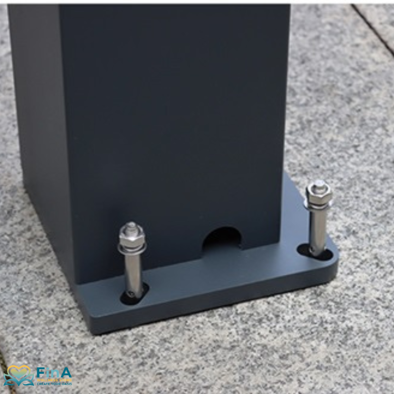 Bodenverankerung einer DesignGuard Pergola – stabile Befestigung mit Edelstahlbolzen