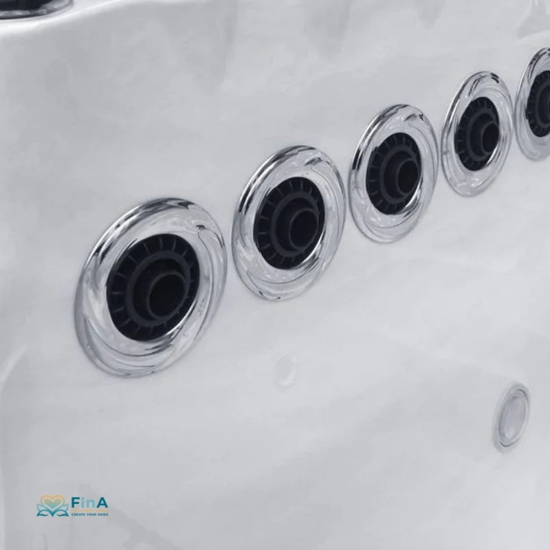 Detailansicht der 3'' und 5'' Massagejets im Swim Spa Activity 2 – gezielte Hydrotherapie mit richtungs- und rotationsgesteuerten Düsen für Rückenmassage.