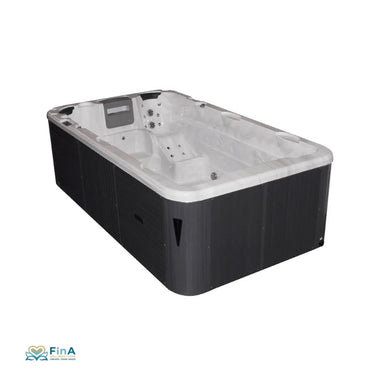 Passion Spas Aquatic 1 – Seitenansicht des kompakten Swim Spas mit Whirlpoolfunktion und grauer Verkleidung