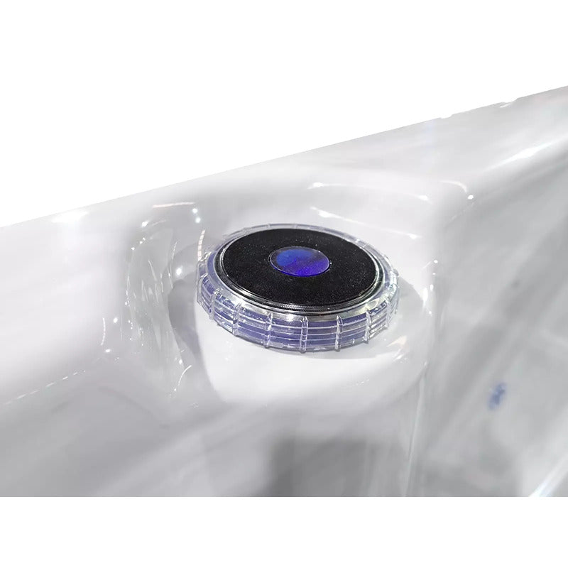 Eleganter LED-beleuchteter Regler im Swim Spa – Kombination aus Funktionalität und Design