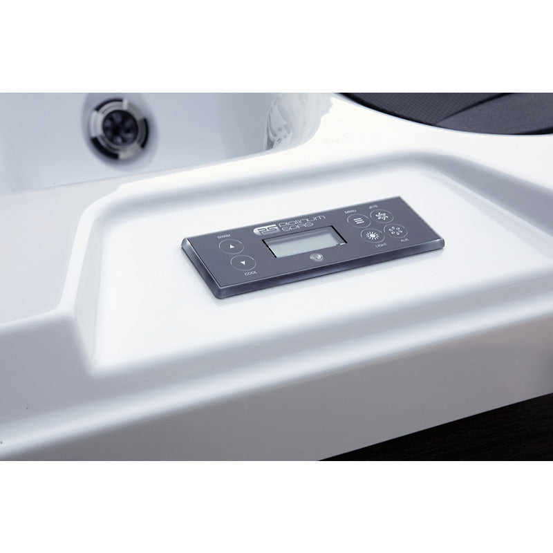 Steuerzentrale mit Balboa-Display am Platinum Spas Reims Whirlpool – einfache Bedienbarkeit auf Fingerdruck.