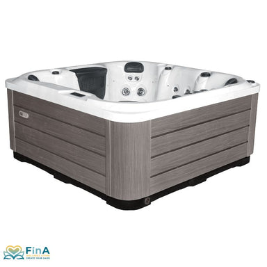 Platinum Spas Seville Whirlpool für 7 Personen mit grauer Holzoptikverkleidung und weißem Acrylbecken – ausgestattet mit Edelstahl-Massagedüsen, Steuerpanel und LED-Beleuchtung für luxuriösen Outdoor-Komfort