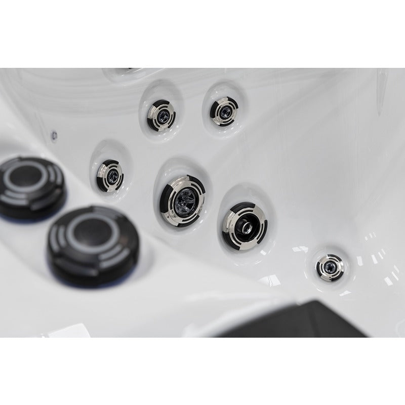 Platinum Spas Tahiti Hot Tub – Detailansicht von verstellbaren Massagedüsen und manuellen Bedienelementen für individuelle Spa-Einstellungen