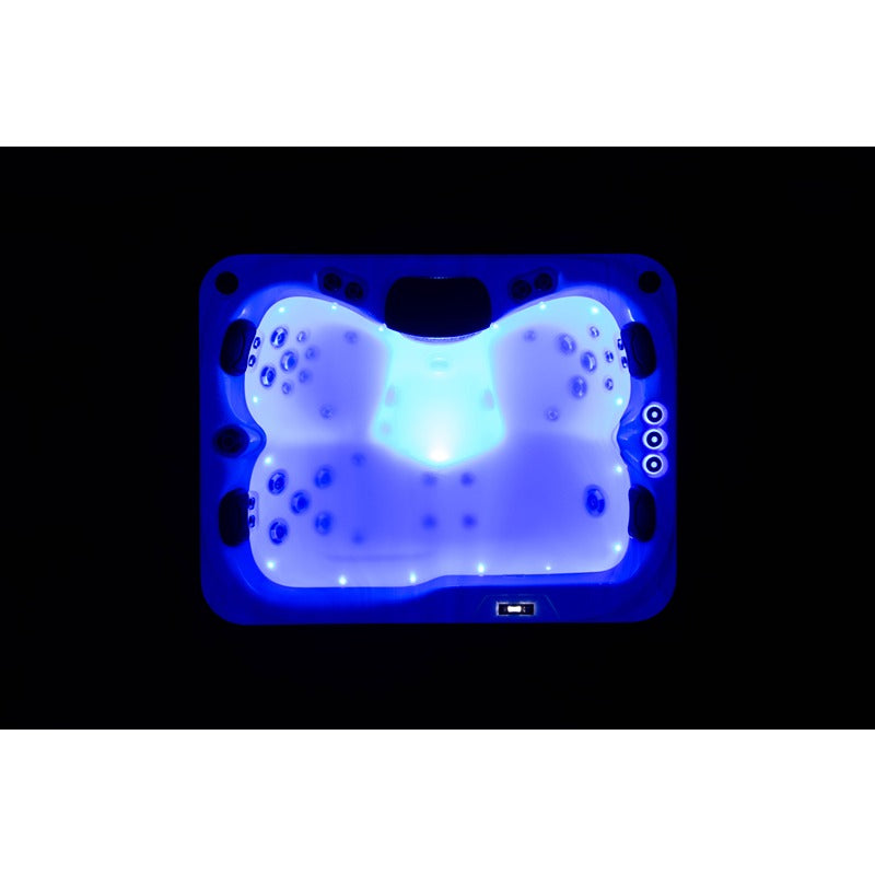 Platinum Spas Tahiti Hot Tub – eindrucksvolle Nachtansicht mit stimmungsvoller LED-Unterwasserbeleuchtung für luxuriöses Spa-Ambiente im Dunkeln