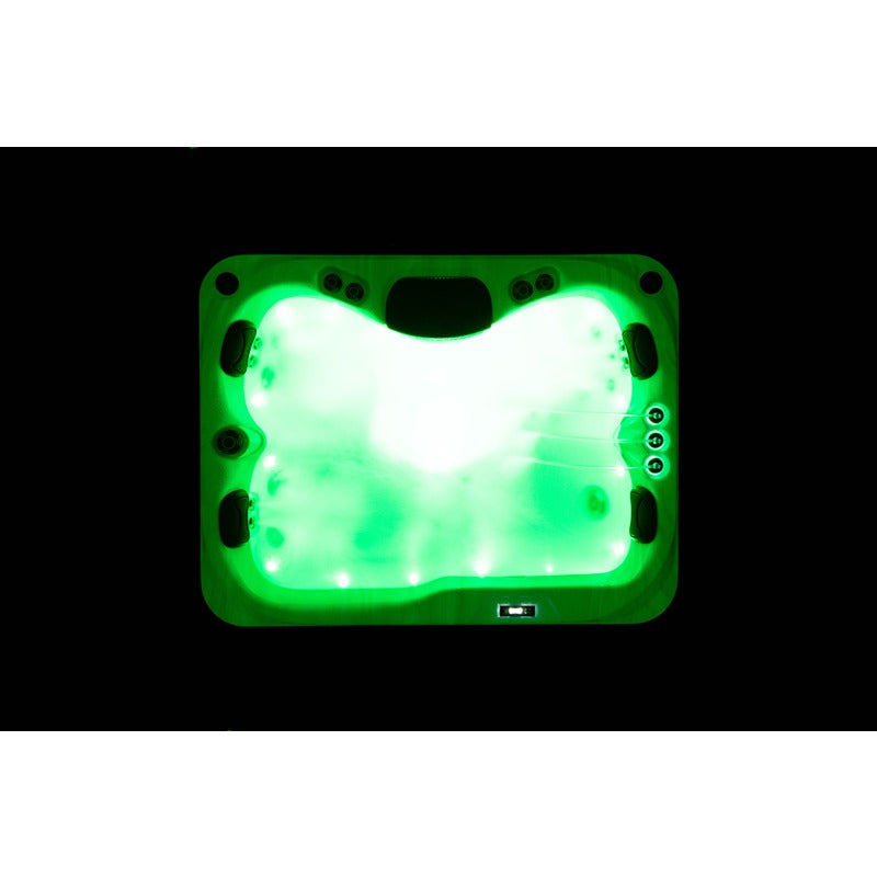 Platinum Spas Tahiti Hot Tub – grün beleuchtete Nachtaufnahme mit LED-Lichteffekten für atmosphärische Entspannungsmomente im eigenen Spa-Bereich