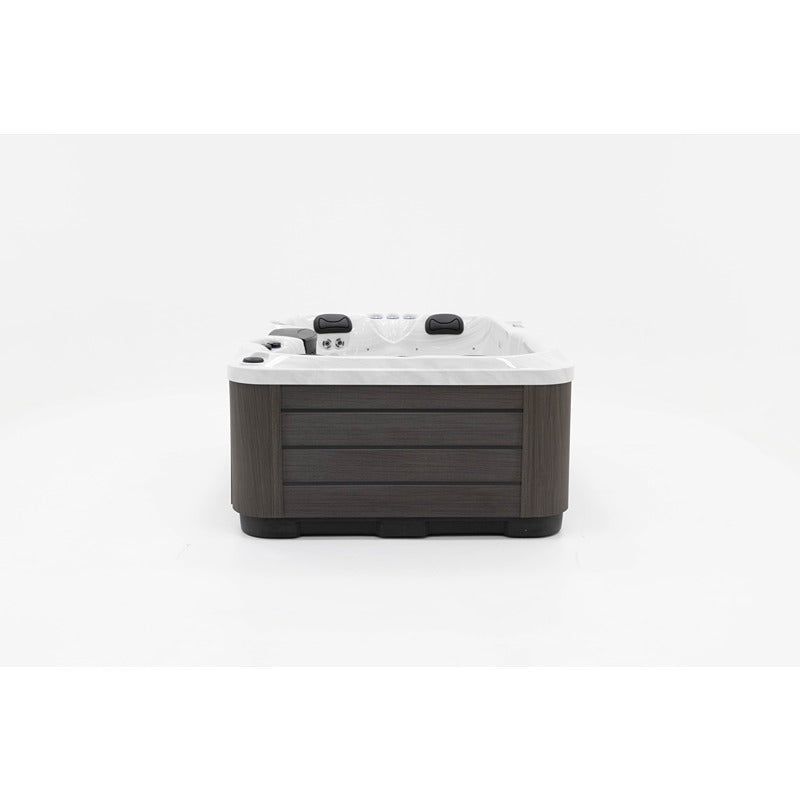 Platinum Spas Tahiti Hot Tub – Rückansicht mit harmonischer Verkleidung und elegant integrierten Kopfstützen für stilvollen Outdoor-Komfort