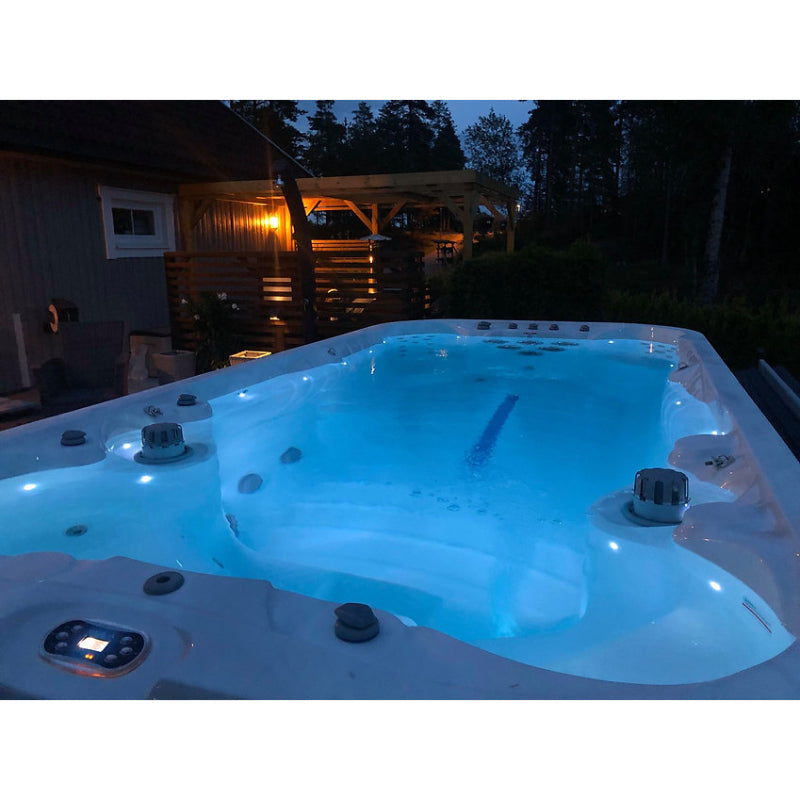 Thermals-Classico-Whirlpool-Sterling-Silver-Ansicht-Aussen-Nacht