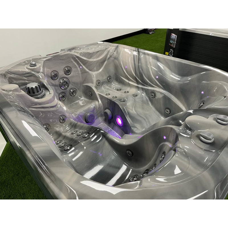 Thermals Mercury Whirlpool – für 3 Personen mit 53 Hydrotherapie-Düsen