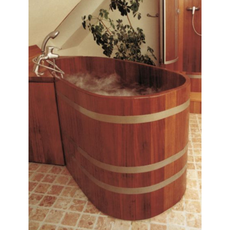 Whirlwanne_Kambala_151x73x70_Wannenrand_Armatur_aus_Aufputzarmatur_und_Standwinkeln_montiert