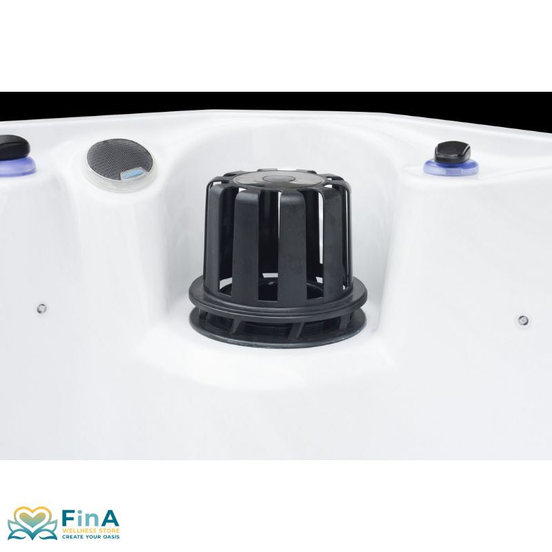 Detailansicht der Filtereinheit im FinA Hydronyx Whirlpool – integrierter Wasserfilter in schwarzem Gehäuse, flankiert von Lautsprecher und Regler für eine saubere und angenehme Badeumgebung.