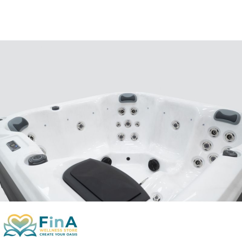 Detailansicht des FinA Lumari Whirlpools mit Massagejets, Kopfstützen und Steuerungselement