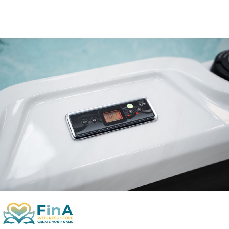 Nahaufnahme des digitalen Displays im FinA Lumari Whirlpool – Temperaturanzeige und Bedienfeld