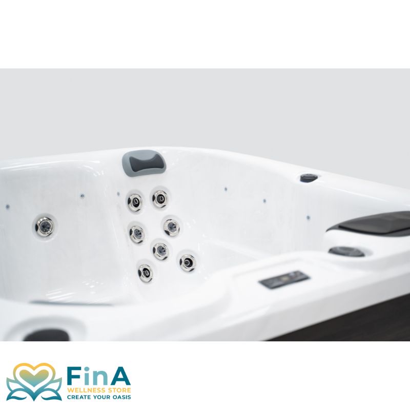 Seitliche Ansicht des FinA Lumari Whirlpools mit Massagedüsen und Kopfstütz