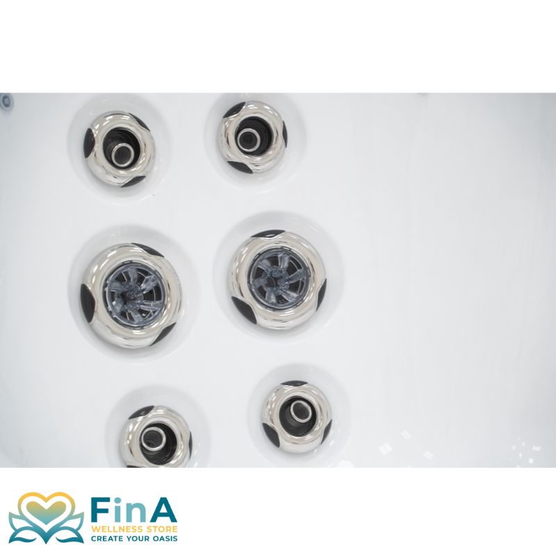 Detailaufnahme der Massagedüsen im FinA Lumari Whirlpool – gezielte Hydrotherapie mit Edelstahloptik