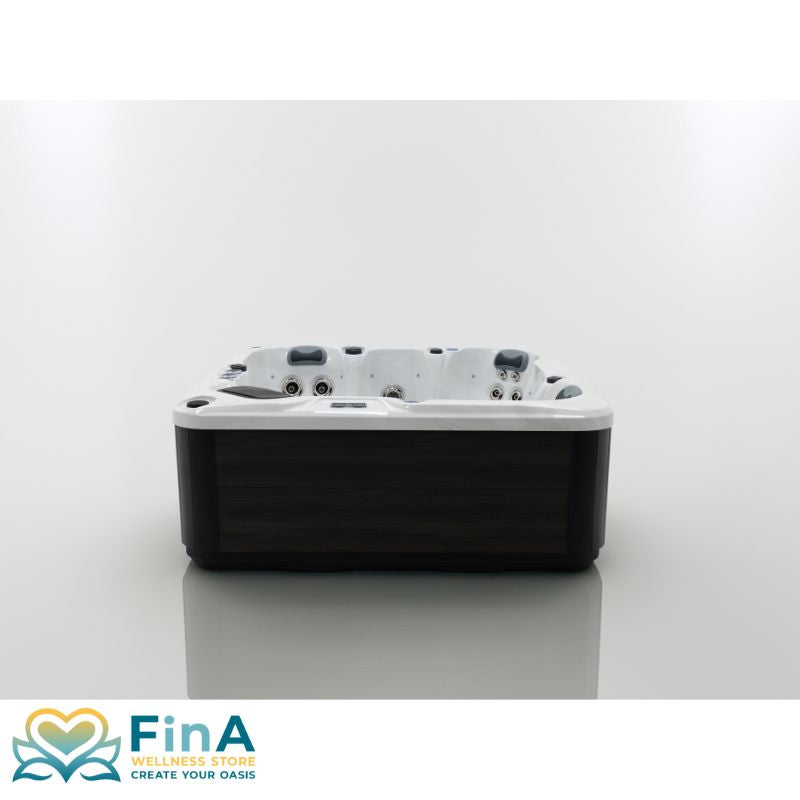 Frontansicht des FinA Calessia Outdoor Whirlpools mit grauen Seitenpaneelen und weißer Acrylwanne – modernes, kompaktes Design für 5 Personen
