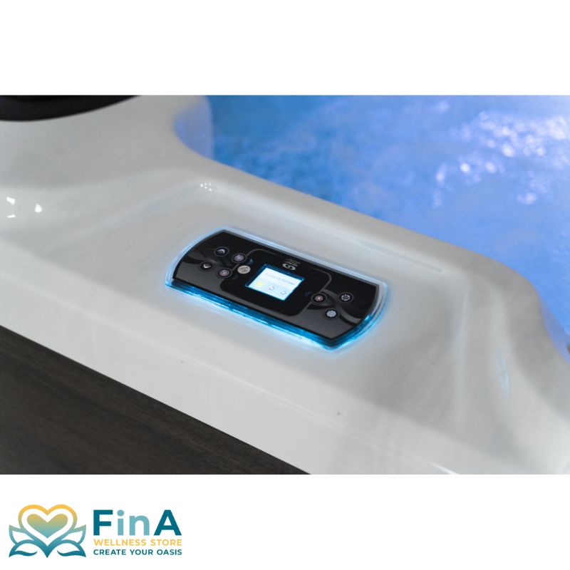 Beleuchtetes Gecko IN.K300 Steuerdisplay im FinA Luno Whirlpool – komfortable Bedienung bei Tag und Nacht mit elegantem Bedienfeld und klarer Anzeige.