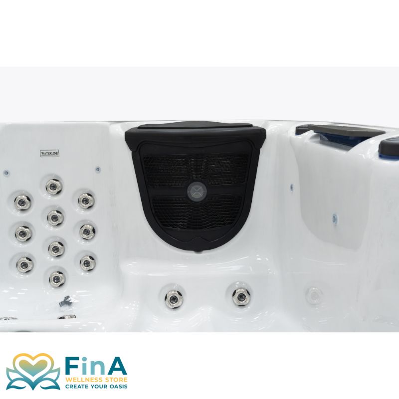 Rückenbereich eines Sitzplatzes im FinA Luno Whirlpool mit integriertem Bluetooth-Lautsprecher und Massagedüsen – elegantes Design für entspannende Klang- und Wellnessmomente.