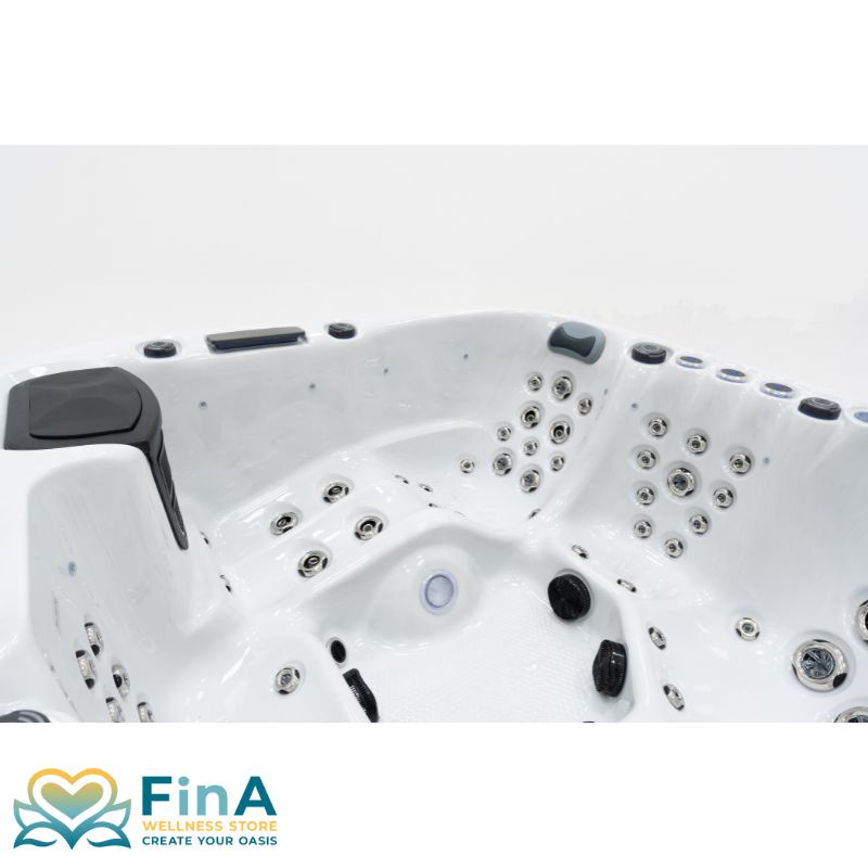 Seitliche Ansicht des FinA Luno Whirlpools mit ergonomischer Rückenkontur, Kopfstützen und gezielt platzierten Massagedüsen für intensive Hydrotherapie und höchsten Komfort.