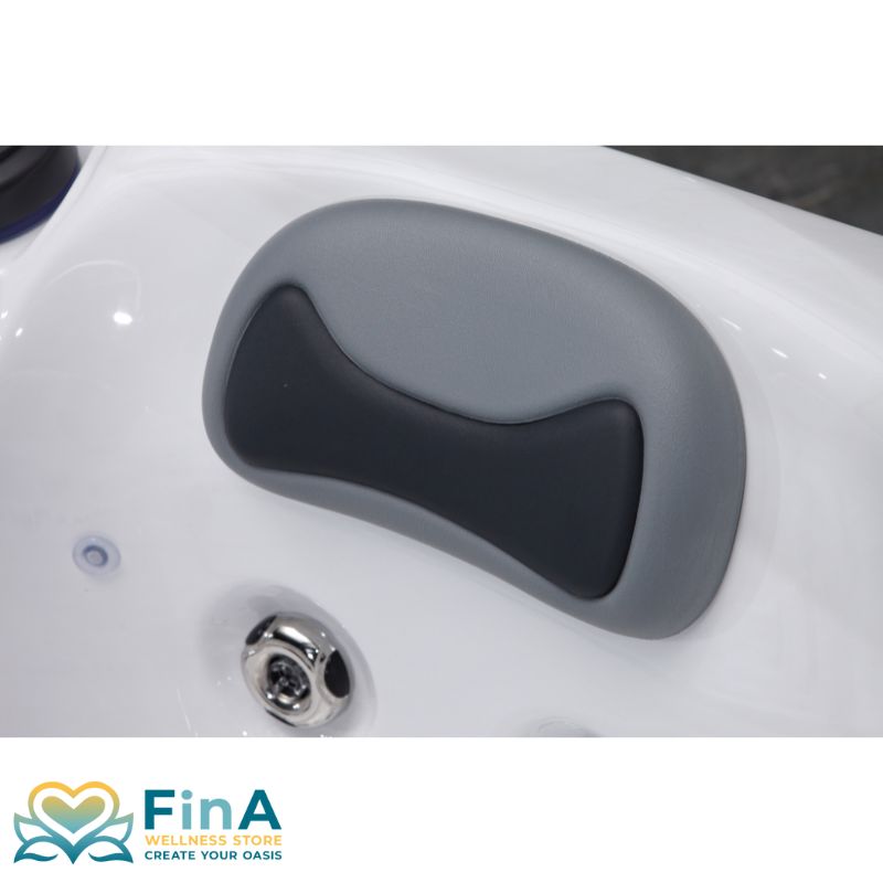 Detailansicht des ergonomischen Nackenkissens im FinA Zelano Whirlpool – weiche, hautfreundliche Oberfläche für maximalen Liegekomfort