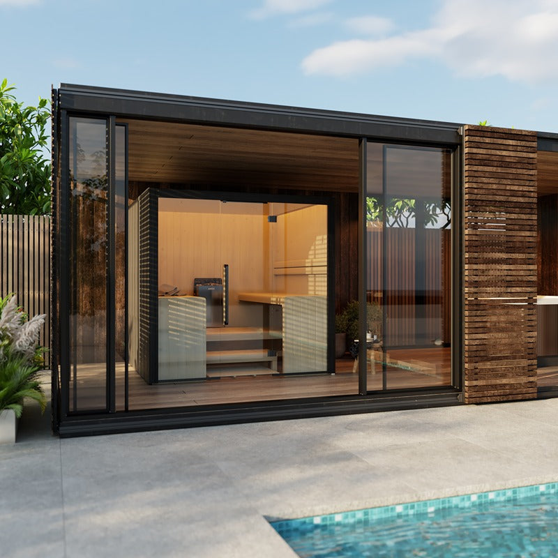 Hekla Traditional 220 Sauna als moderne Außensauna mit Glasfront – direkt am Pool platziert.