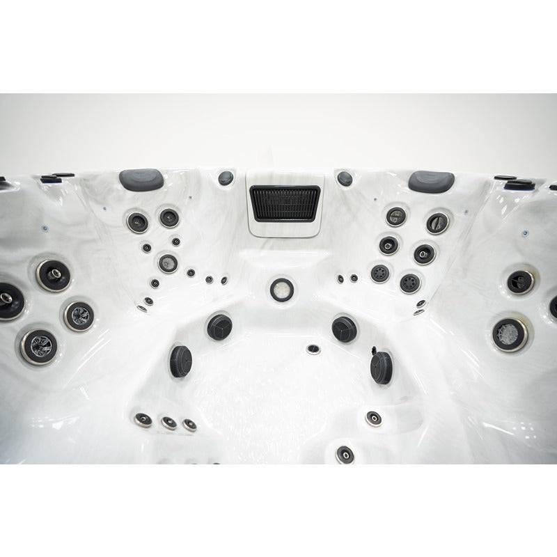 Innenansicht des Platinum Spas Oslo Hot Tubs mit umlaufender Sitzanordnung, zentralem Ablauf und vielfältig angeordneten Massagedüsen – großzügiger Raum für bis zu sieben Personen.