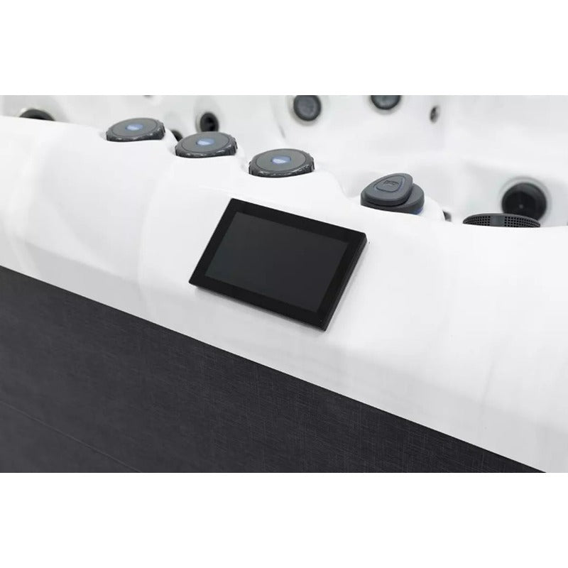 Detailansicht des Touch-Displays am Platinum Spas Sicily Hot Tub – moderne Steuerung mit intuitiver Benutzeroberfläche und Wi-Fi-Konnektivität.
