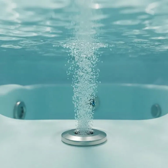 Ozon im Whirlpool gefährlich – Ozonbläschen steigen aus einer Bodendüse im Spa auf