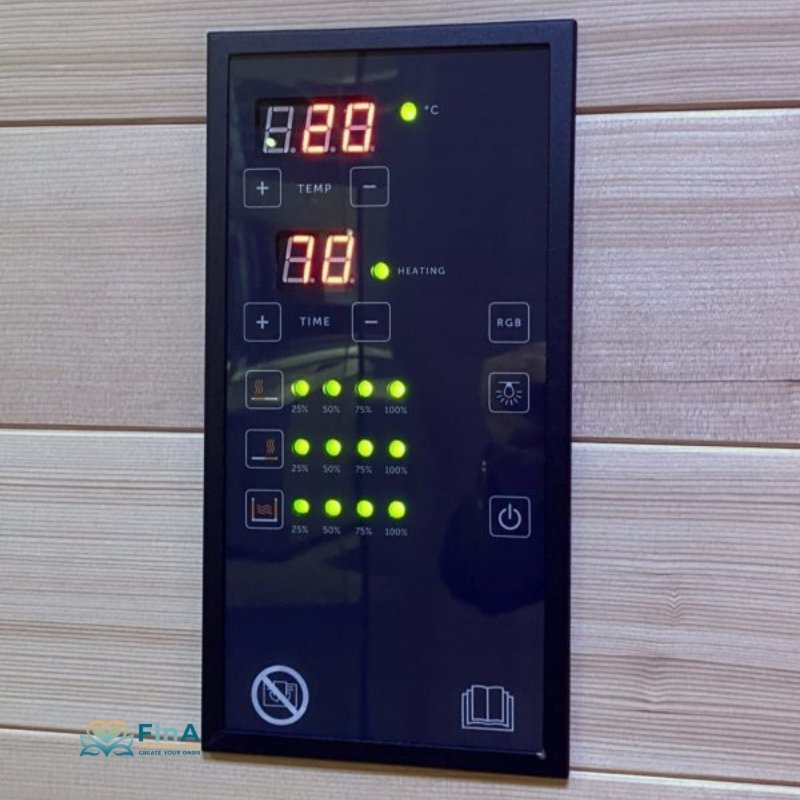 Digitale Steuerung der Infrarotkabine Sunlight 140 – einfache Bedienung von Temperatur, Zeit und Licht für höchste Wellnessqualität.