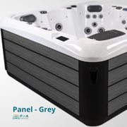 JJSPA Alpha 815 Whirlpool mit weißem Wannenrand, mehreren Massagedüsen und grauem Holzpaneeldekor an den Seitenwänden, Aussenansicht von schräg oben
