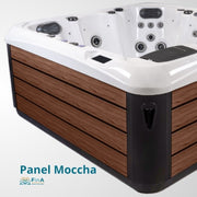 Whirlpool JJSpa Alpha 815 mit weißem Kunststoffbecken, Holzverkleidung in Mocca-Braun und mehreren Hydro-Massagedüsen auf der Innenseite, von vorne fotografiert