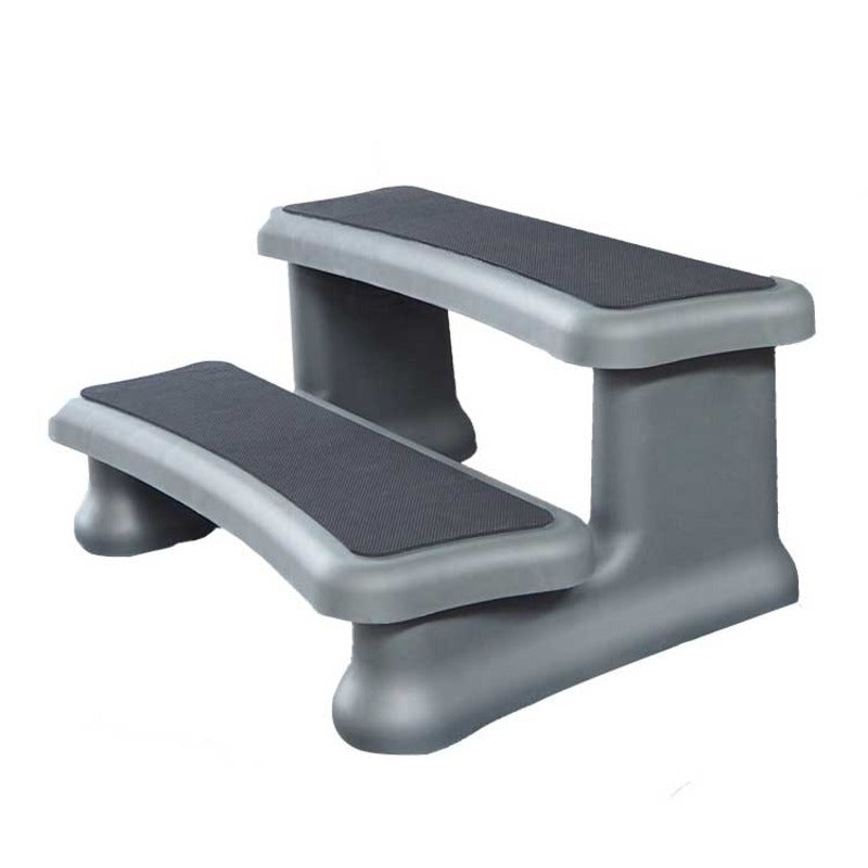 AWT Treppe grau im Einsatz – Einstiegshilfe für Outdoor-Whirlpools