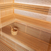 Innenansicht der EAGO AWT E1812C Pinienholz Sauna mit Holzbänken, Rückenlehnen und Holzeimer auf hellem Kiefernholzboden.