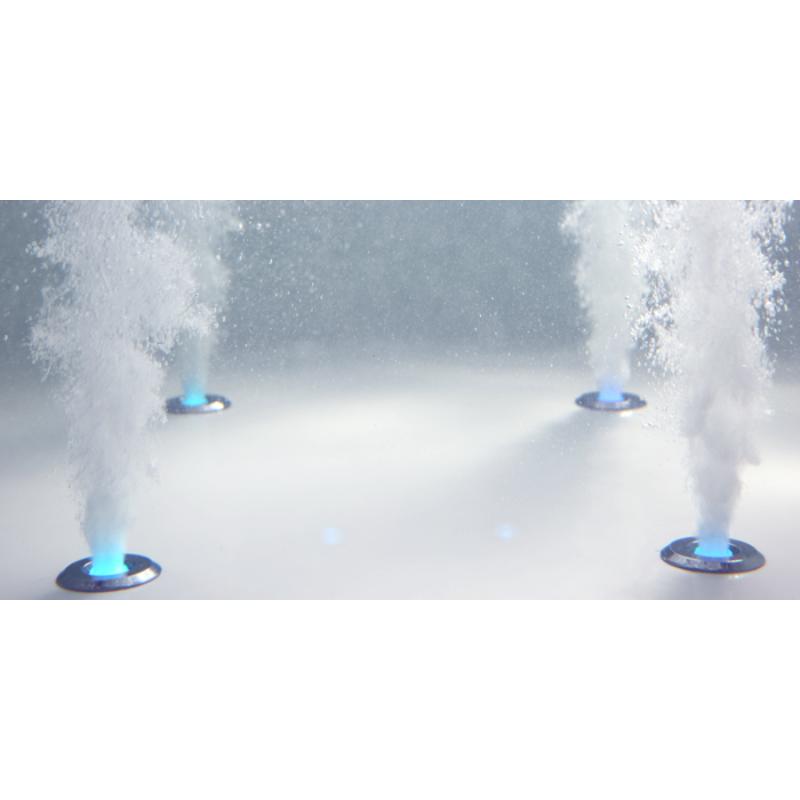 EAGO AWT GE109TSL-F Whirlpool mit aktiven Düsen, die Wasser- und Luftfontänen in blauem Licht erzeugen, umgeben von Schaum
