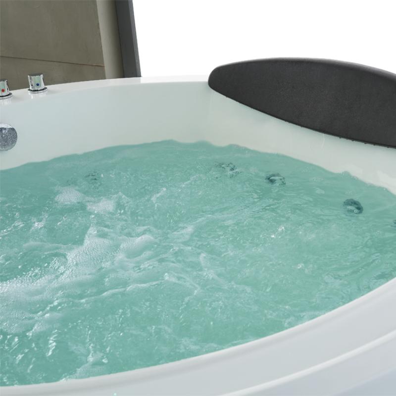 AWT_GE103TSL_Indoor_Whirlpool_180x180_mit_wasser