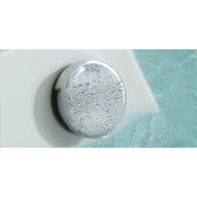 Halogenstrahlergrill mit Wassertropfen in der AWT GE105E Whirlpool-Badewanne, türkisblaues Wasser im Hintergrund