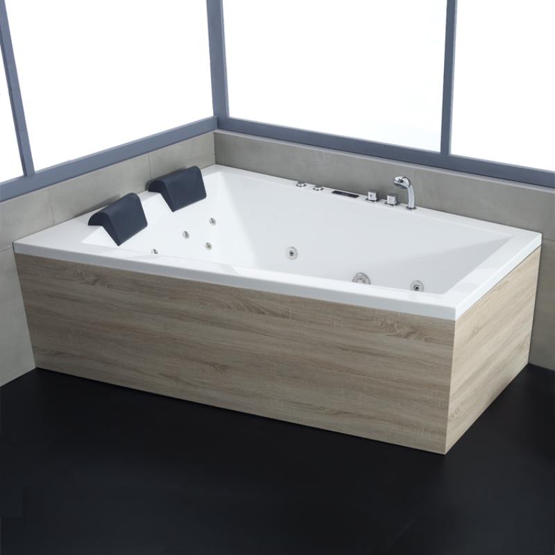 EAGO AWT GE105E Whirlpool in weiß mit Holzverkleidung, zwei schwarze Nackenkissen, Düsensystem und Armaturenbereich, Ambiente-Darstellung im modernen Badezimmer