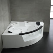 Weißer Eckwhirlpool EAGO AWT GE113-1TSL mit schwarzen Armaturen und Kopfstützen in modernem Badezimmer mit grauen Fliesen