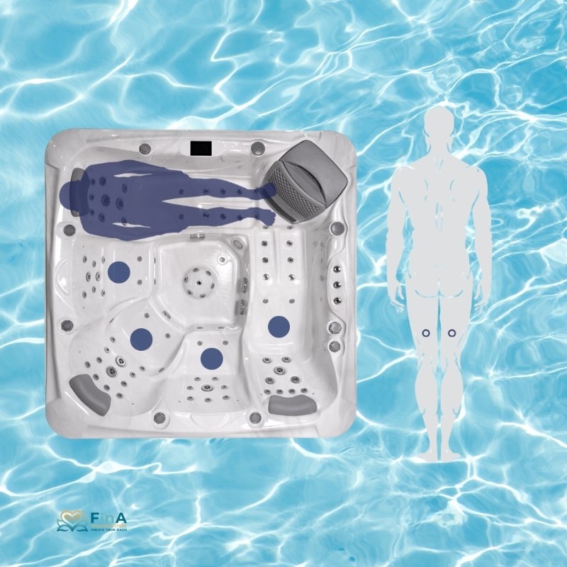 Draufsicht auf JJSPA Alpha 823 Whirlpool mit weißem Kunststoffbecken, blauen Massagedüsen und grauen Armaturen. Daneben Körpersilhouette für Größenvergleich auf blauem Wasserhintergrund.