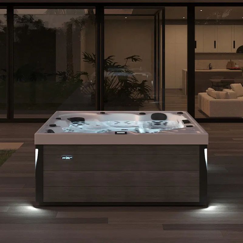 Black_Friday_FinA_Wellness_Platinum_Spas_Whirlpools_-onyx-draussen