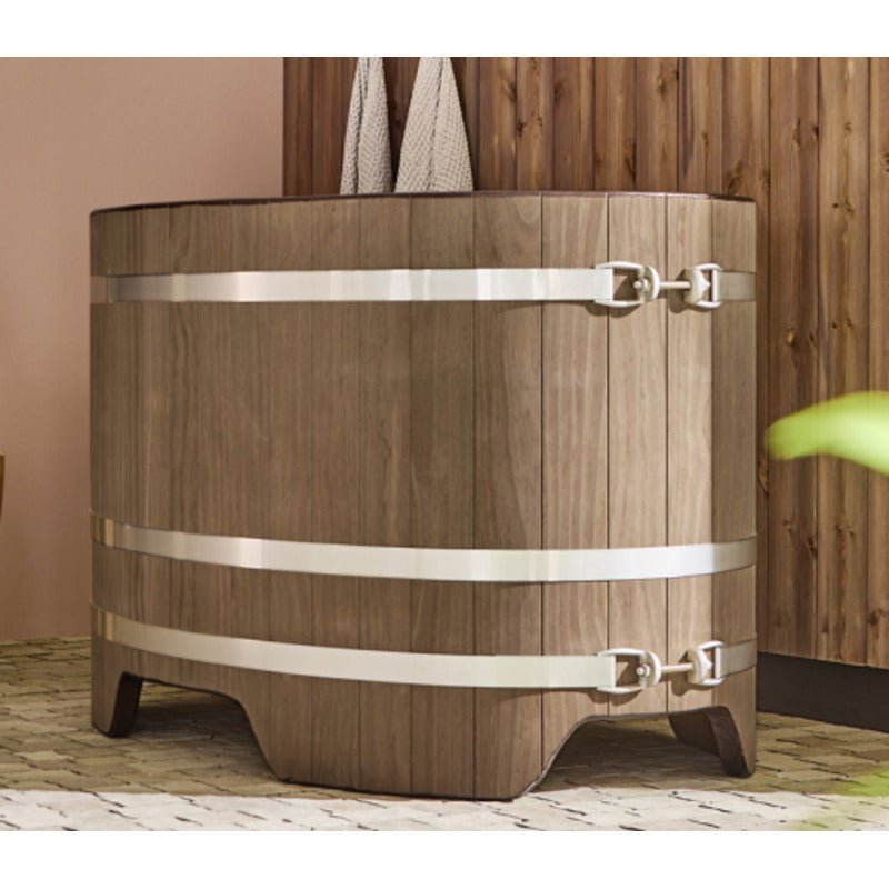  Eisbad aus Kebony-Holz mit Kühlaggregat dahinter und Sitzbrett – hochwertige Ausführung für Outdoor-Nutzung