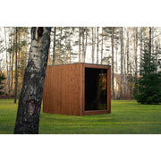Celsium Jonas Grand Gartensauna freistehend zwischen Bäumen im Garten.