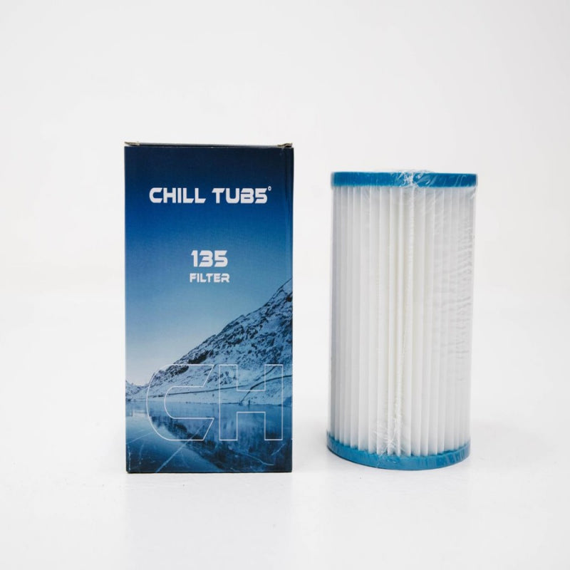 Chill Tubs Filter 135 Ersatzfilter mit blauer Verpackung und weißem Plissee-Filterelement aus Kunststoff