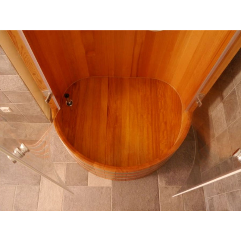 Vogelperspektive auf Blumenberg Holz-Duschkabine aus Western Red Cedar mit warmem Holzton und rundem Design, auf Fliesenboden aufgestellt