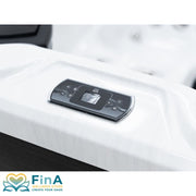 Gecko IN.K500 Steuerungseinheit im FinA Fluxera Whirlpool mit intuitivem Farbdisplay für präzise Bedienung