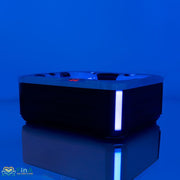 Eleganter FinA Aqualora Outdoor Whirlpool in stimmungsvoller Nachtbeleuchtung mit blauer LED-Umrandung – modernes Design für entspannte Abende.